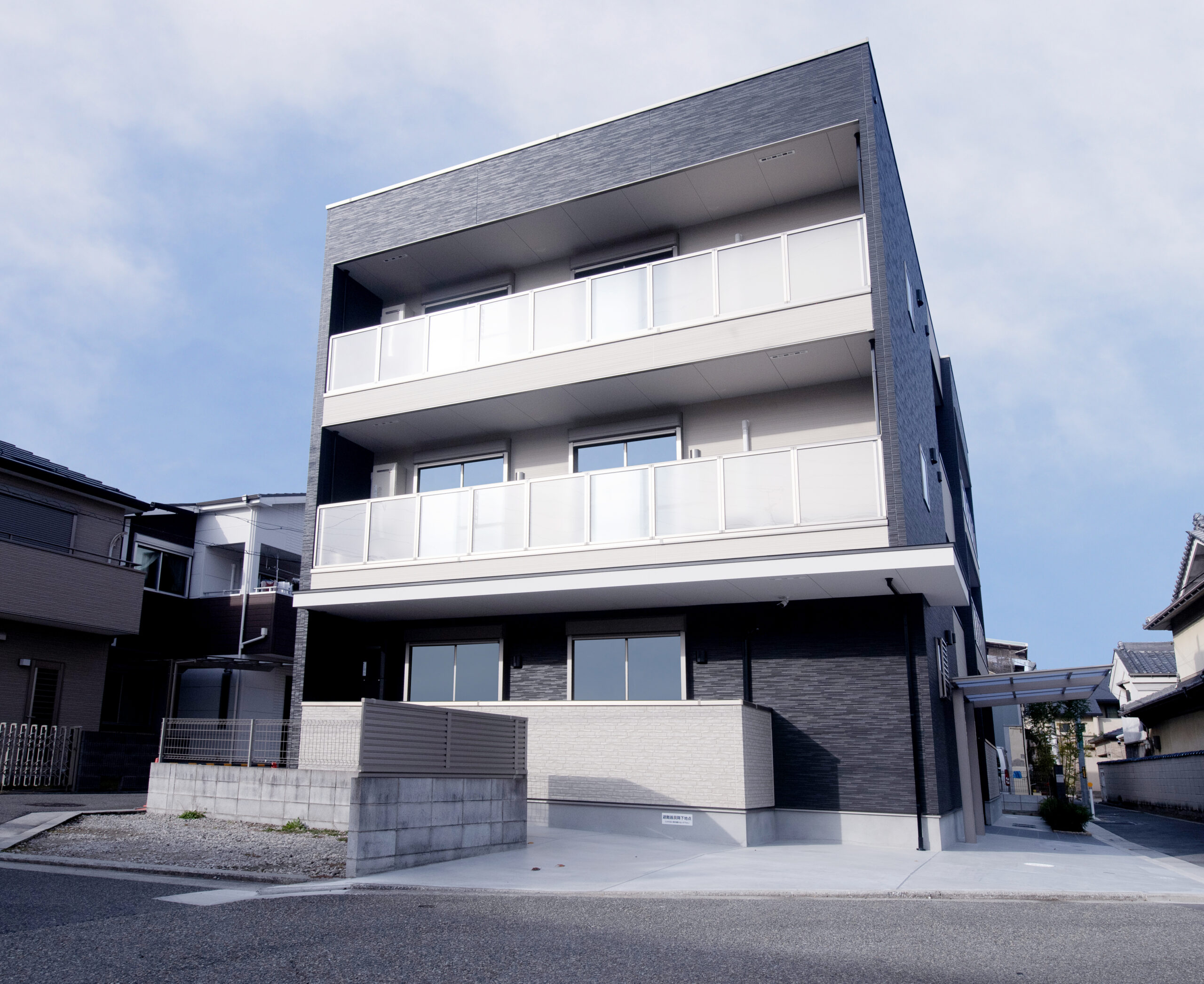 【共同住宅】スタイリッシュな木造3階建